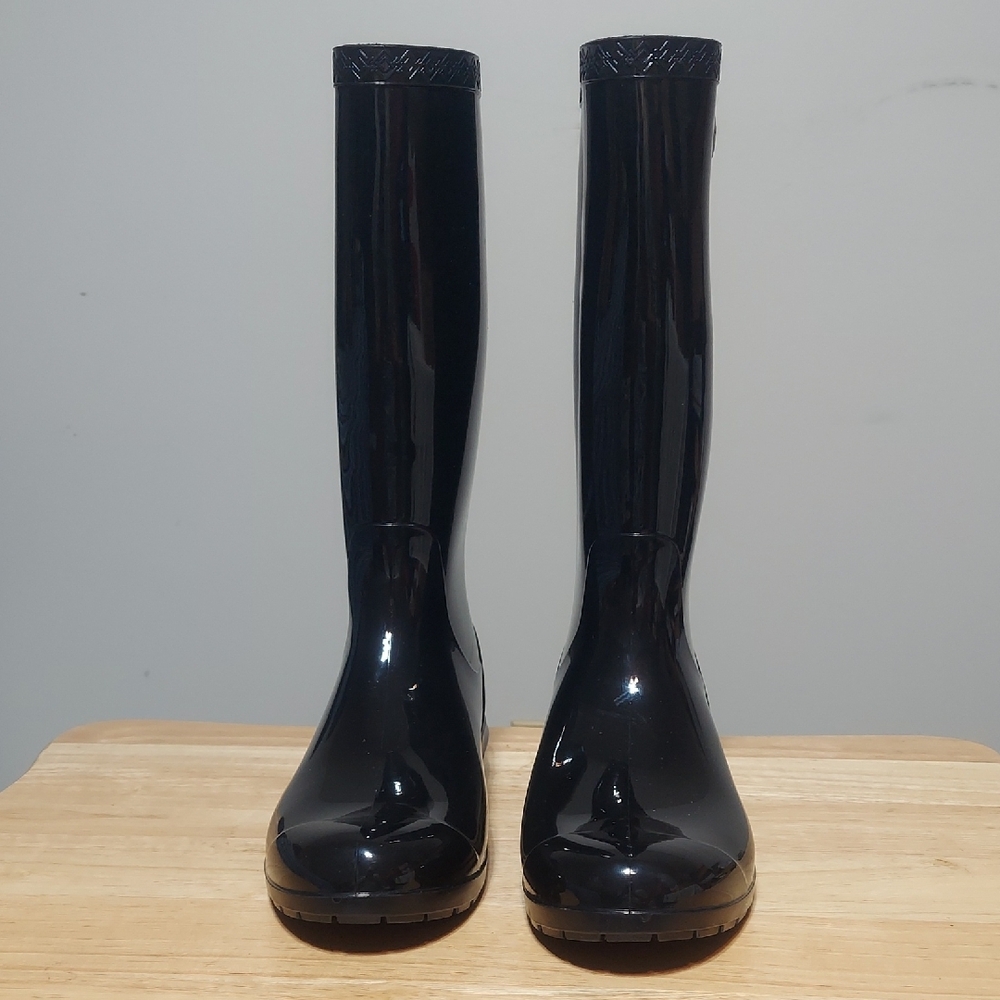 UGG Shaye Black Glossy Waterproof Tall Rain Boots Women's Size 8 Sheepskin EUC - Picture 5 of 12